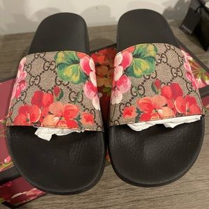 Gucci GG Blooms Supreme Slide Sandals